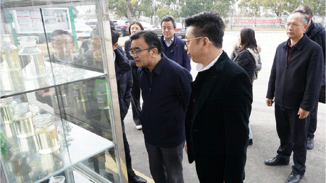 1741052695143912.gif 640.gif